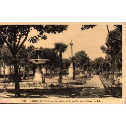CPA Carcassonne Aude place et jardin de la Gare avec fontaine et jardins