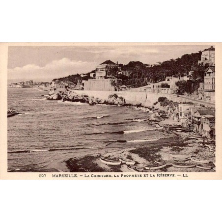 CPA Marseille Corniche, le Prophète et la Réserve avec barques sur le rivage