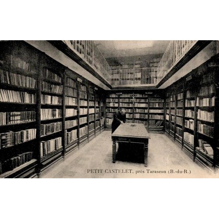 CPA Petit Castelet près Tarascon montrant l’ancienne bibliothèque et ses rayonnages