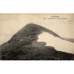 CPA Plomb du Cantal montrant le sommet, le relief volcanique et une plaque de neige