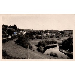 CPSM Corrèze vue générale du bourg et route du Pont Neuf en 1951