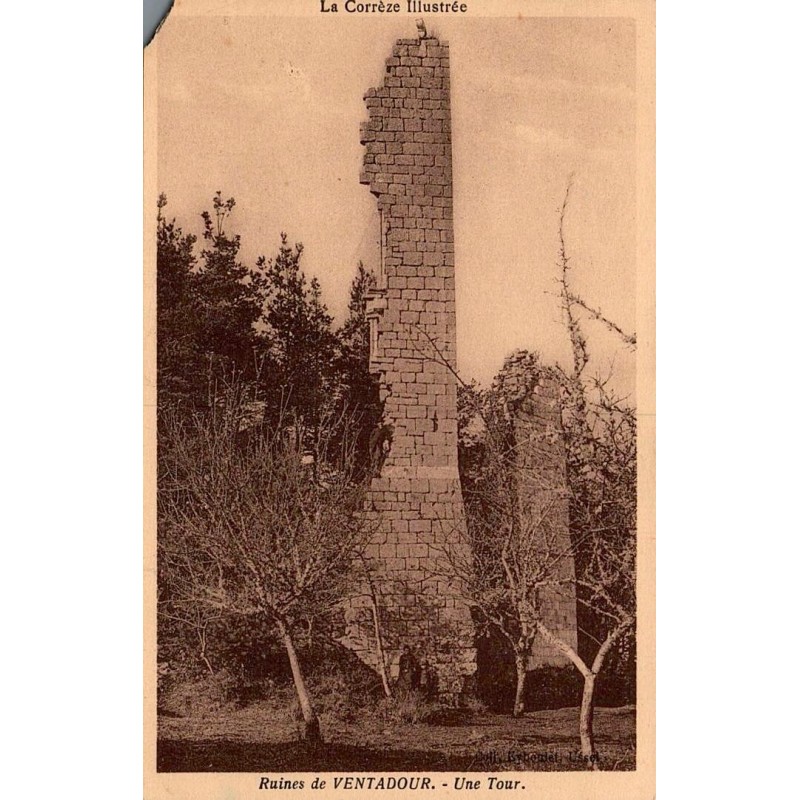 CPA Moustier-Ventadour ruines du château de Ventadour et ancienne tour en Corrèze