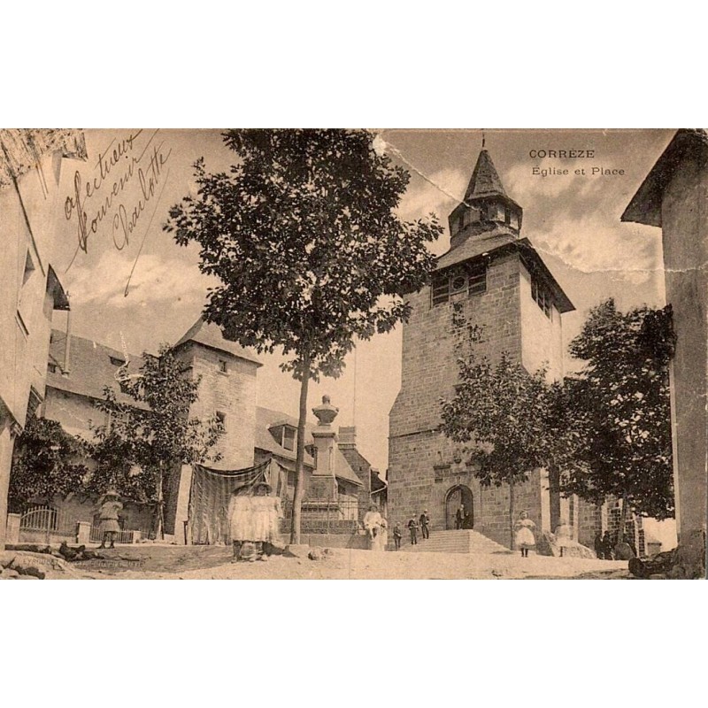 CPA Corrèze église et place avec habitants, vue ancienne circulée en 1908