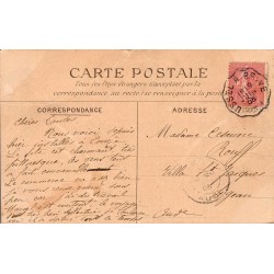 CPA Corrèze – Église et Place – Vue animée en 1908