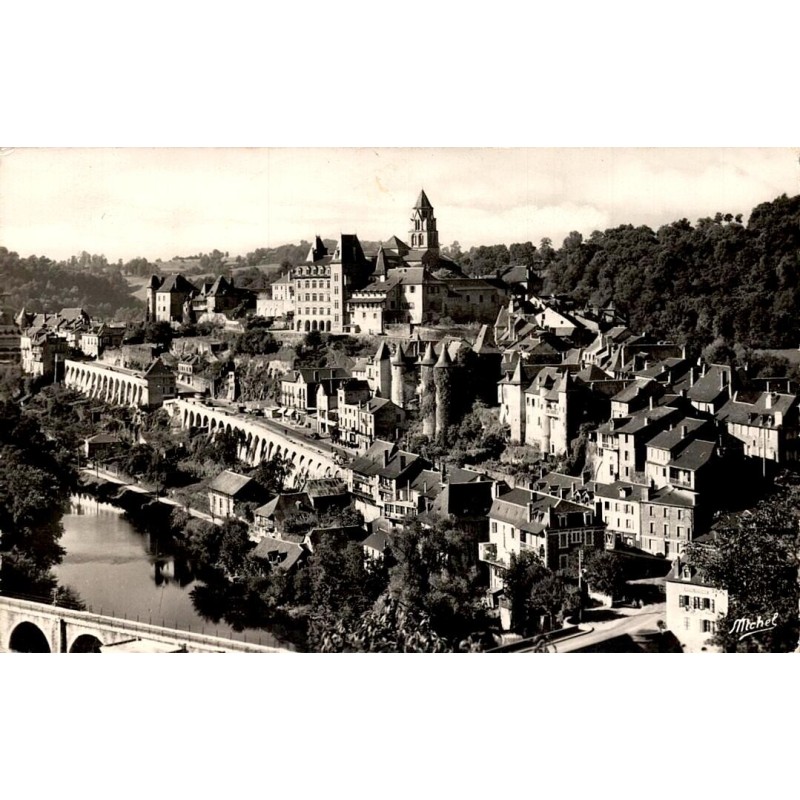 CPSM Uzerche Corrèze, vue générale de la Perle du Limousin, carte circulée en 1960