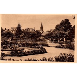 CPSM Brive place Thiers et jardin public en Corrèze, vue ancienne