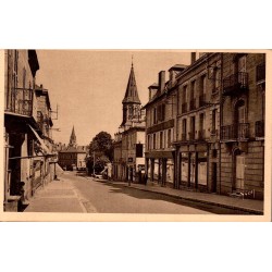CPSM Brive avenue de la Gare et clocher de l’église Saint-Sernin en Corrèze