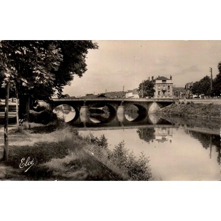 CPSM Brive pont sur la Corrèze et reflets des arches dans la rivière