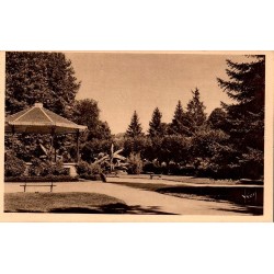 CPSM Brive Jardin de la Guierle avec kiosque à musique et allées arborées