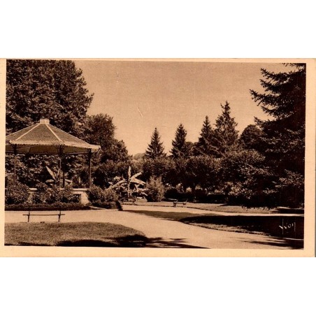 CPSM Brive Jardin de la Guierle avec kiosque à musique et allées arborées