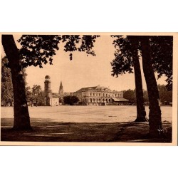 CPSM Brive Corrèze place du 14 Juillet et Théâtre ancienne vue