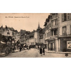 CPA Tulle entrée de la Rue de Trech en Corrèze, scène de rue ancienne vers 1917