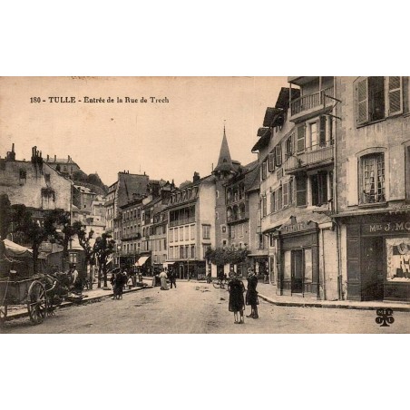 CPA Tulle entrée de la Rue de Trech en Corrèze, scène de rue ancienne vers 1917