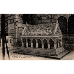 CPA Aubazine – Intérieur de l’église et tombeau de Saint-Étienne – Corrèze