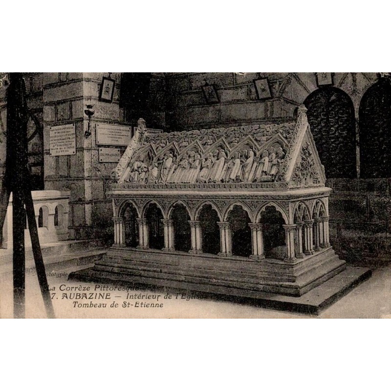 CPA Aubazine – Intérieur de l’église et tombeau de Saint-Étienne – Corrèze