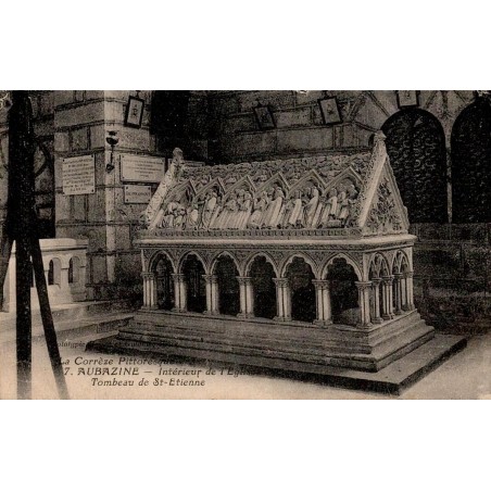 CPA Aubazine – Intérieur de l’église et tombeau de Saint-Étienne – Corrèze