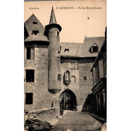 CPA Uzerche en Corrèze Porte Barrachade et tourelle dans la vieille ville
