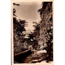 ROYAT (Puy de Dôme) - En flânant dans le vieux Royat