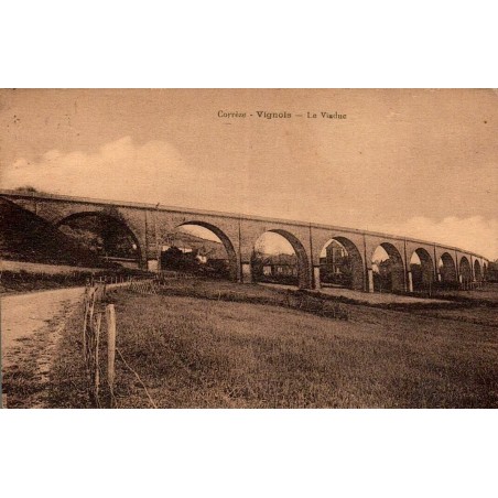 CPA Vignols en Corrèze, ancien viaduc et ses grandes arches dans le paysage rural