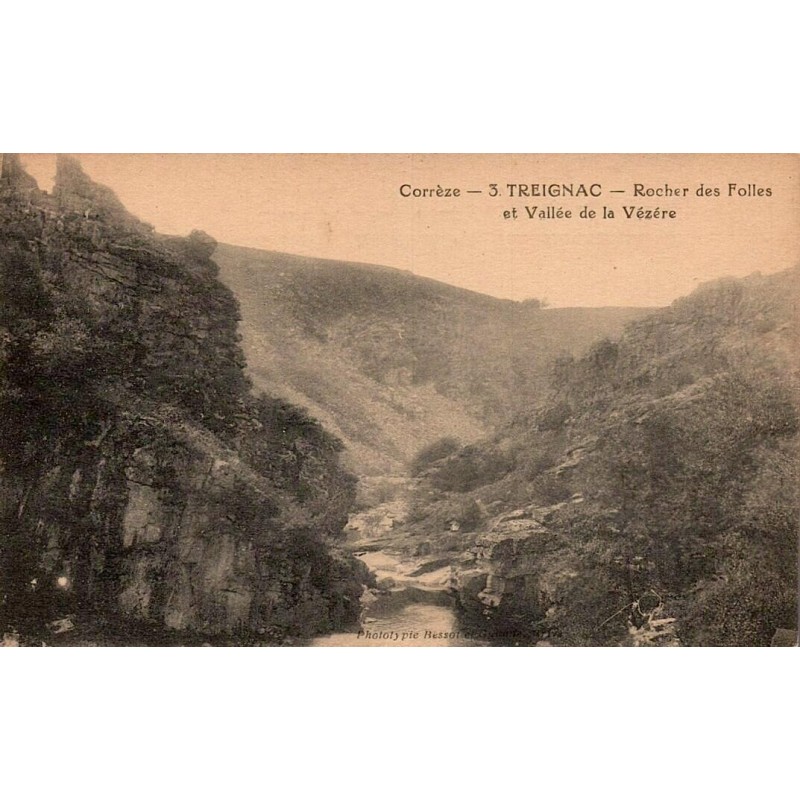 CPA Treignac Rocher des Folles et vallée de la Vézère en Corrèze