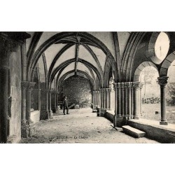 CPA Tulle Le Cloître, galerie voûtée et architecture médiévale en Corrèze