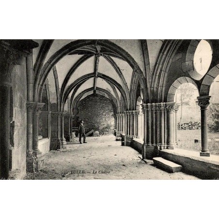CPA Tulle Le Cloître, galerie voûtée et architecture médiévale en Corrèze