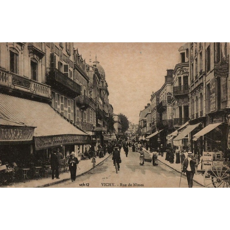 Carte postale ancienne – Rue de Nîmes – Vichy (Allier)