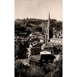 CPSM Tulle centre-ville et clocher de la cathédrale, vue panoramique de 1954