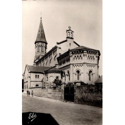 CPSM Brive-la-Gaillarde église Saint-Sernin et son clocher en Corrèze