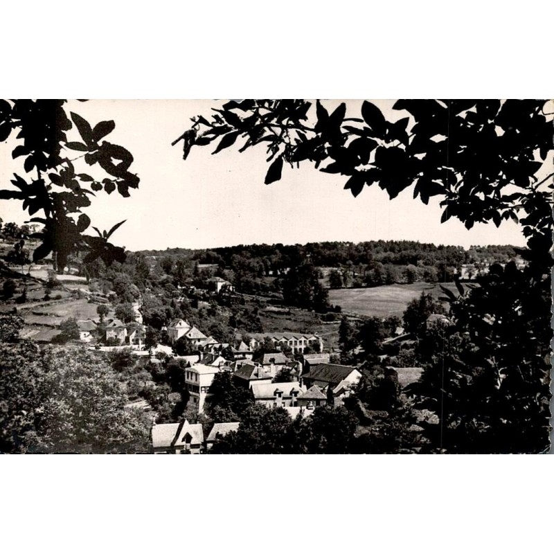 CPSM Gimel-les-Cascades vue panoramique du bourg en Corrèze