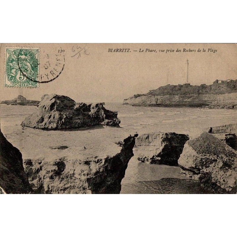 Carte postale ancienne du phare de Biarritz vue depuis les rochers de la plage