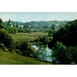 CPSM Corrèze vue générale du village dans un paysage verdoyant, circulée en 1963