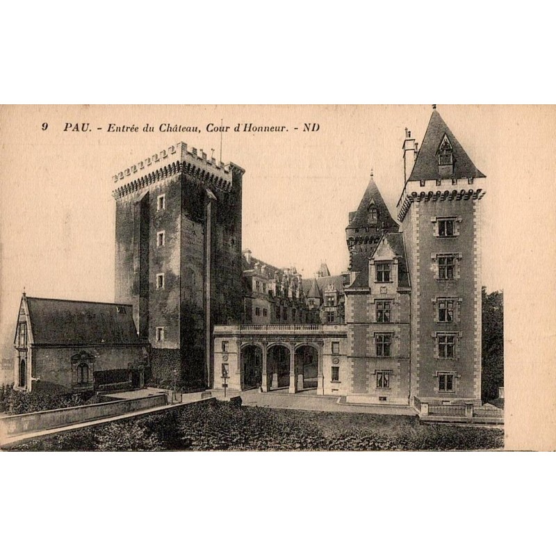 9 - PAU - Entrée du Château, cour d'Honneur