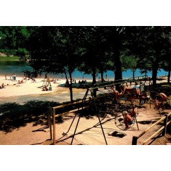 CPM Treignac Corrèze parc de jeux et plage du lac avec baigneurs