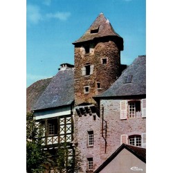 CPSM Ségur-le-Château Corrèze cité médiévale tour et maisons anciennes