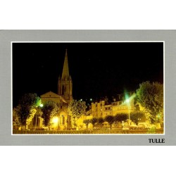CPM Tulle Corrèze cathédrale illuminée et centre ancien de nuit