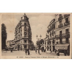 Carte postale ancienne – Vichy – Rue du Président Wilson et Rue Georges Clemenceau