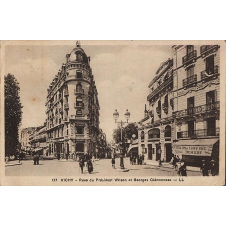 Carte postale ancienne – Vichy – Rue du Président Wilson et Rue Georges Clemenceau