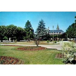 CPSM Brive-la-Gaillarde Jardin Public fleuri Corrèze années 1970