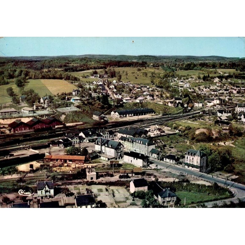 CPSM Ussel vue générale du quartier de la Gare et installations ferroviaires en Corrèze