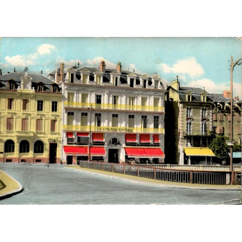 CPSM Tulle Hôtel Continental, façade et immeubles du centre-ville en Corrèze en 1970