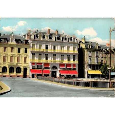 CPSM Tulle Hôtel Continental, façade et immeubles du centre-ville en Corrèze en 1970