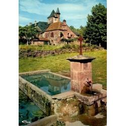 CPSM Collonges-la-Rouge Castel de Maussac et ancien abreuvoir en Corrèze en 1971