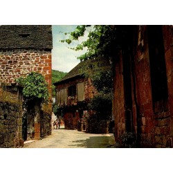 CPM Collonges-la-Rouge rue ancienne et auberge Le Gaillard en Corrèze en 1983