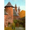 CPM Collonges-la-Rouge Hôtel de la Ramade de Friac, tours en grès rouge et toitures de lauzes