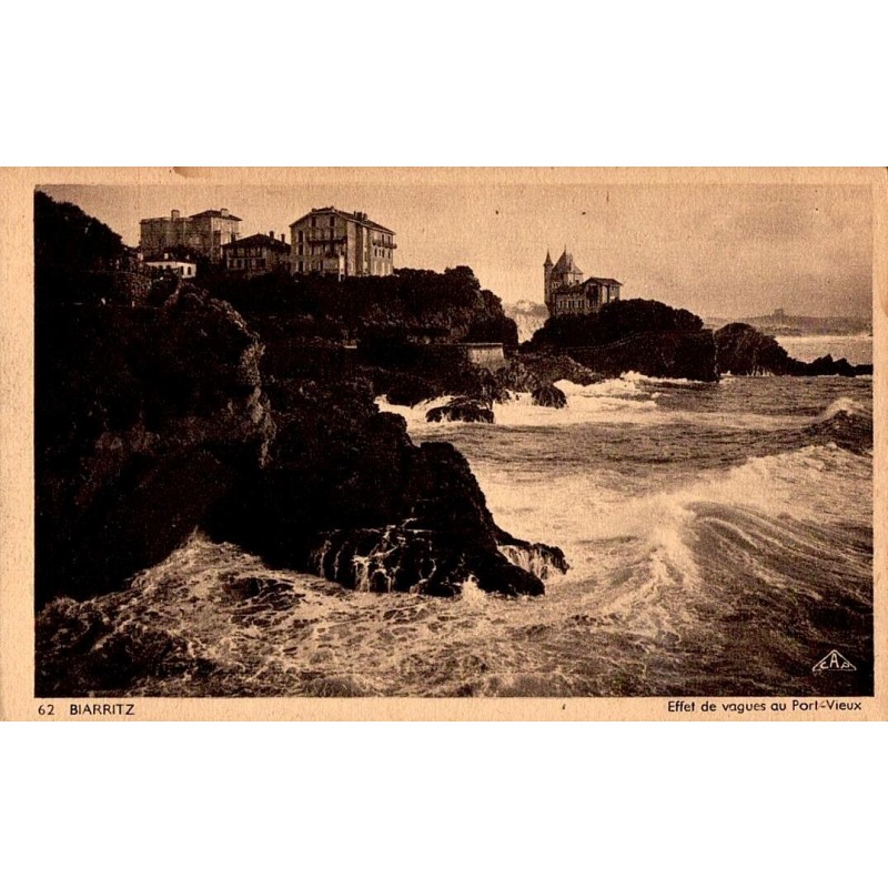 62 - BIARRITZ - Effet de vagues au Port Vieux
