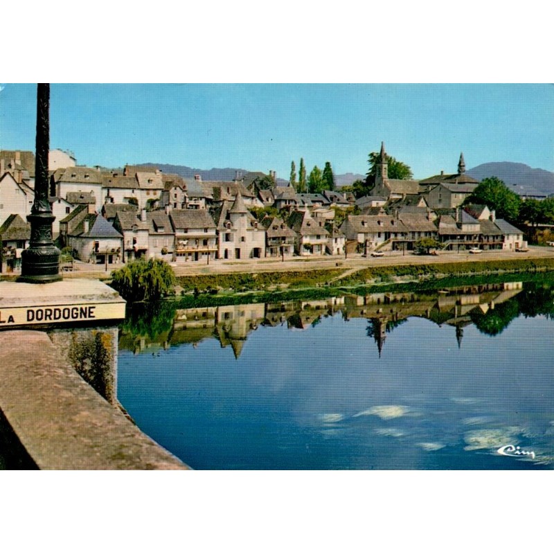 CPSM Argentat les bords de la Dordogne et anciennes maisons en Corrèze