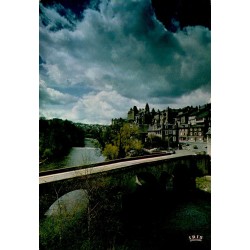 CPM Uzerche cité dominant la Vézère et pont de pierre, carte circulée en 1986