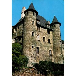 CPSM Uzerche château Ponthier et ses deux tours, Corrèze, carte circulée en 1965