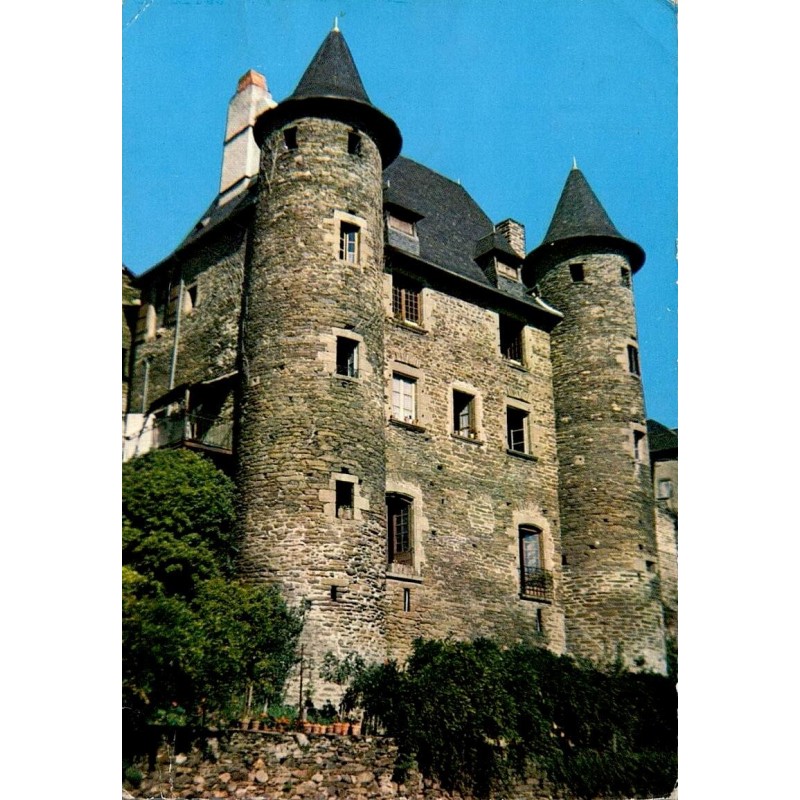CPSM Uzerche château Ponthier et ses deux tours, Corrèze, carte circulée en 1965
